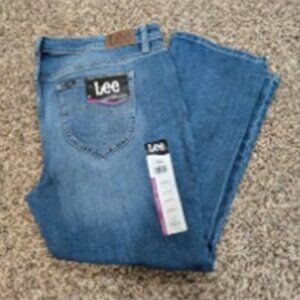 NWT Women's Legendary Relaxed Mid Rise Straight Jean in Size 20P by LEE